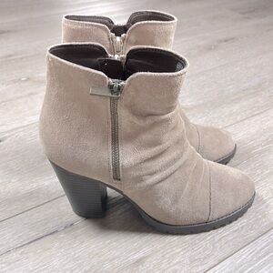 Womens White Mountain Shoes/Boots Size 9M Suede/Leather